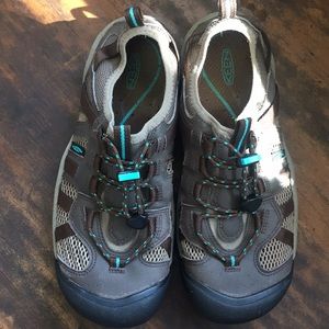 NWOT Keen hiking shoes CYBER MONDAY 🎊